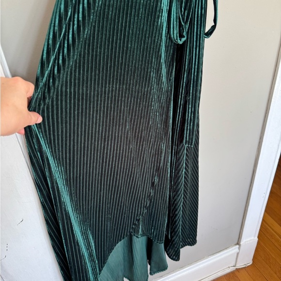 Simplee Apparel Green Flutter Sleeve Wrap Dress - Picture 12 of 13